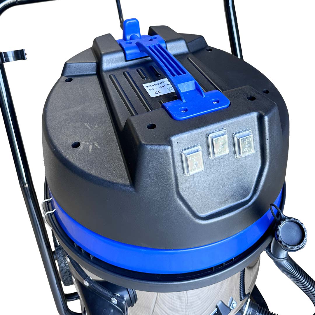 Classic Cyclone 16 Gallon Gutter Vacuum 40 Foot Carbon Clamping Poles and 15 Foot Hose Kit - Image 7