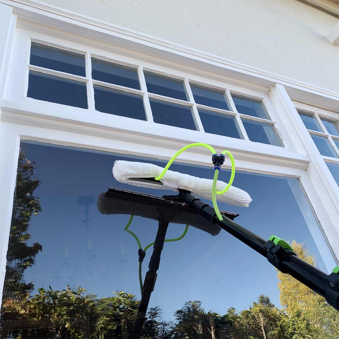 All in One 2 Nozzle Scrubber & Squeegee for Water Fed Poles - Image 7