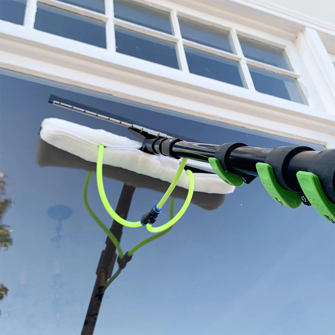 All in One 2 Nozzle Scrubber & Squeegee for Water Fed Poles - Image 9