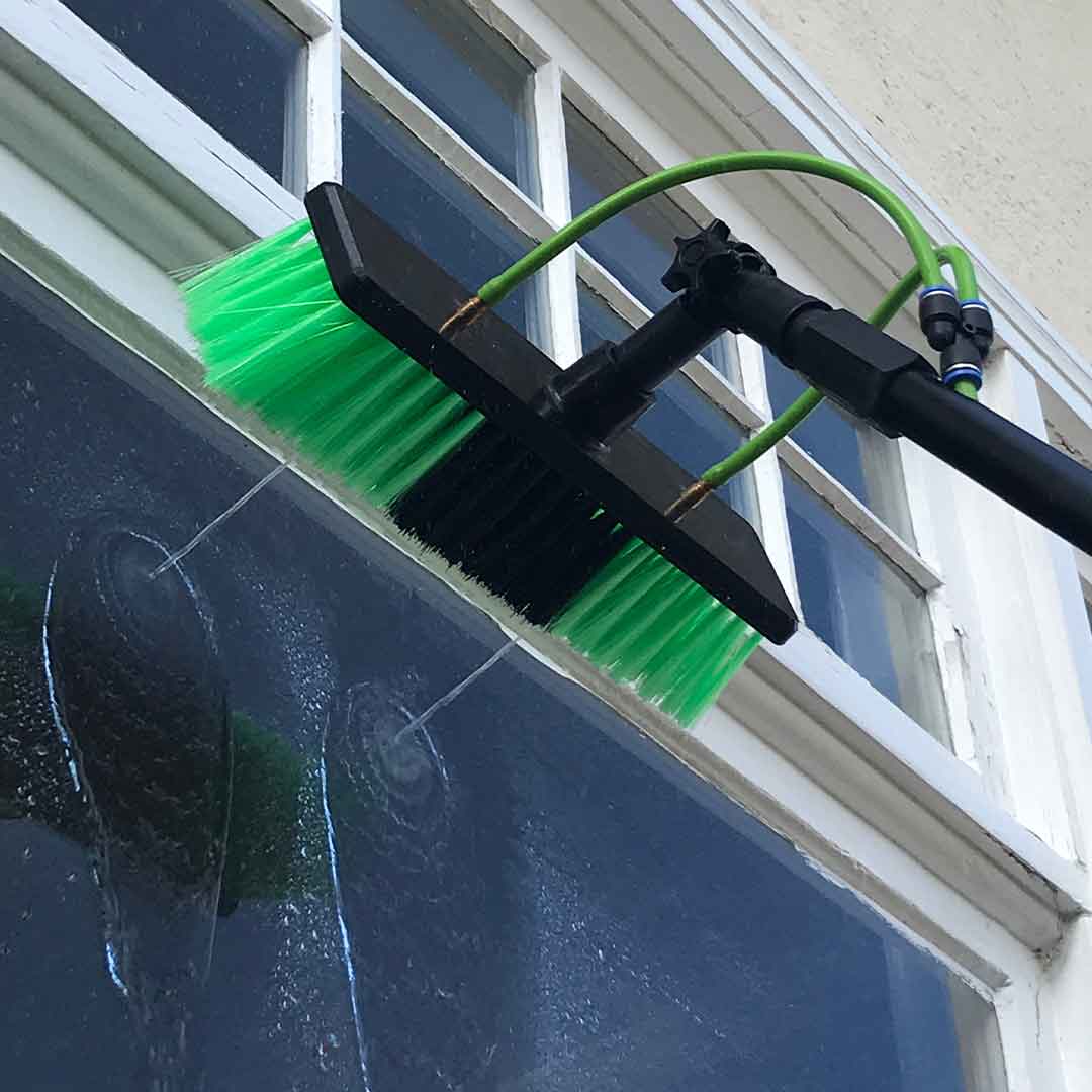 Aquaspray Telescopic Water Fed Pole with Double Gooseneck and Squeegee for Window and Solar Panel Cleaning - Image 10